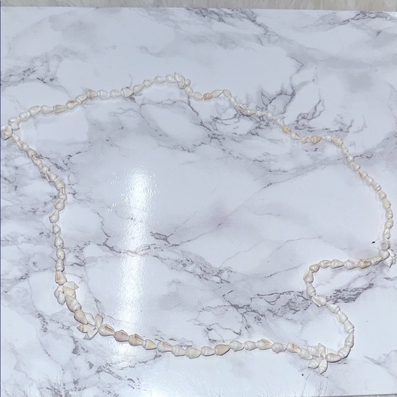 Elegant Cream Shell Necklace - Picture 1 of 2